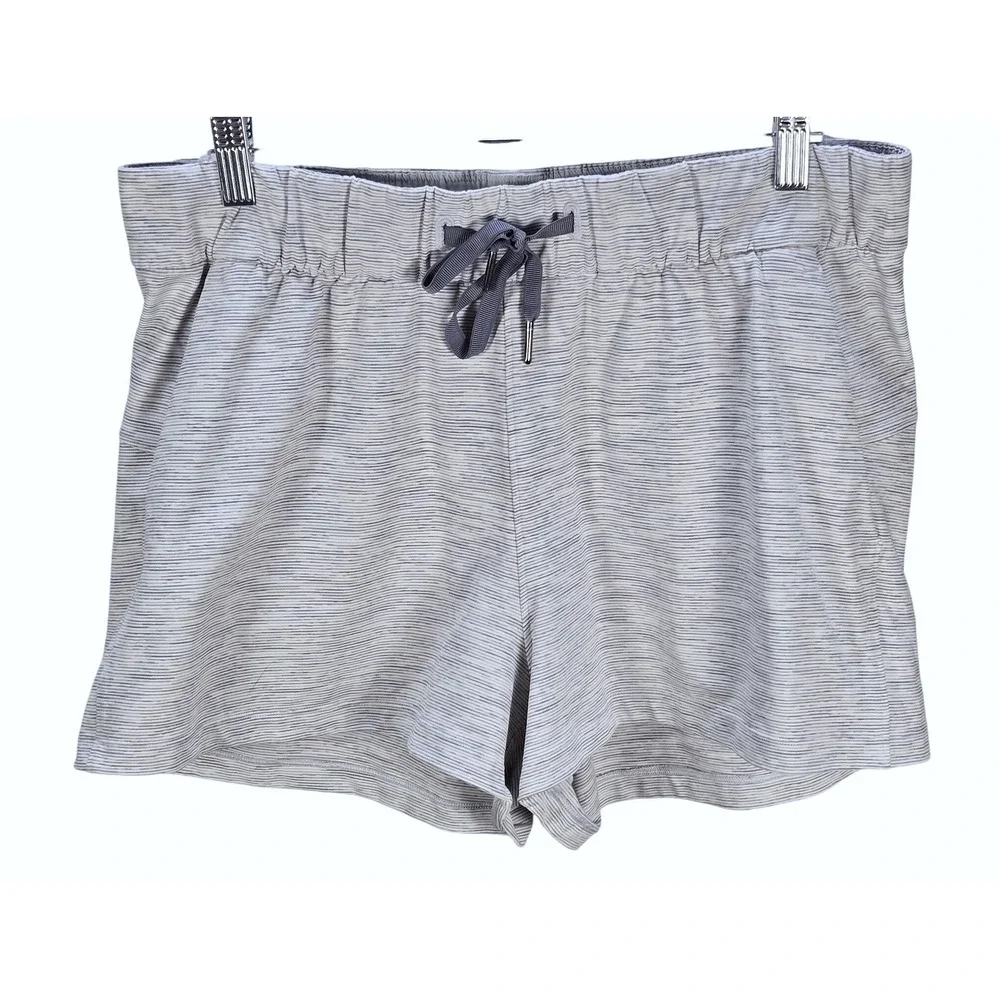 Women's Lululemon Size 10 On The Fly Shorts Gray White Striped‎ Athleisure